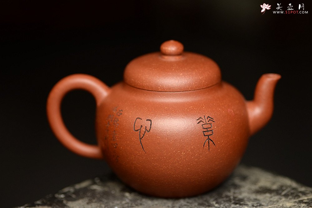 紫砂壶图片：亭亭玉立 素心静气 弯嘴莲子 - 宜兴紫砂壶网