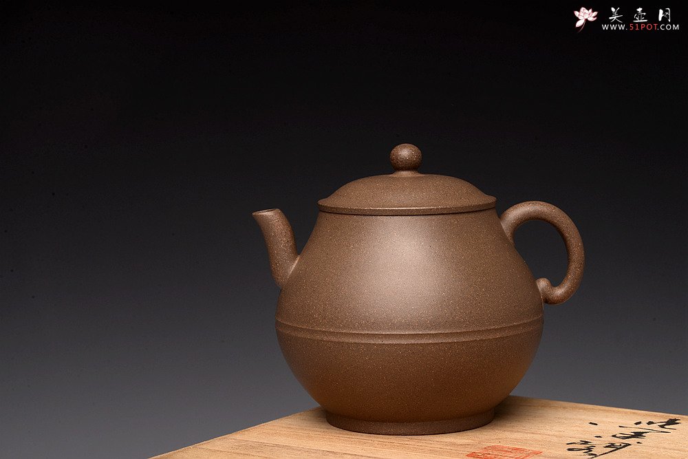 紫砂壶图片：钱林芳全手作品 汉隐壶 优质青灰泥 韵味独特 饱满俊雅 - 宜兴紫砂壶网