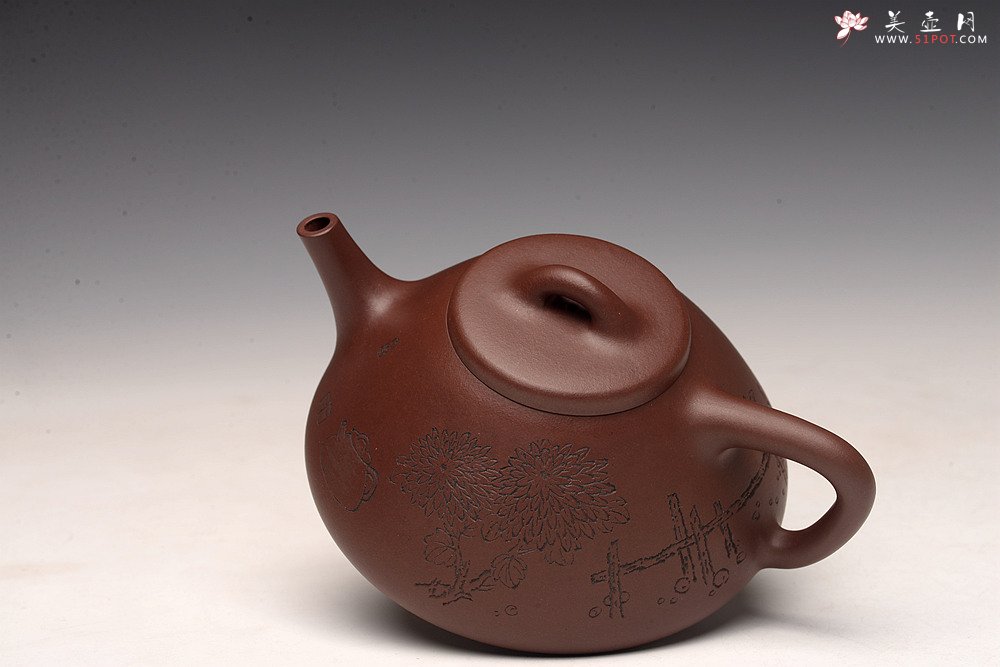 紫砂壶图片：劲骨之瓢 全手摹古石瓢 张听刚刻绘刀法精炼 古韵流长 - 宜兴紫砂壶网