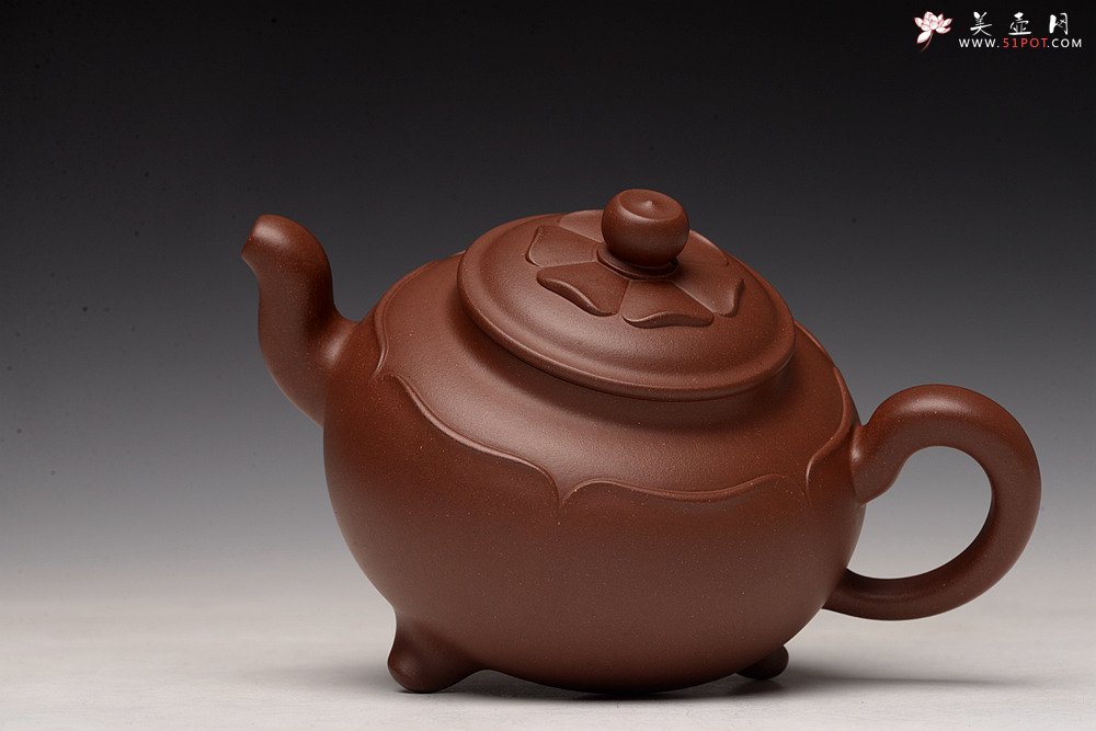 紫砂壶图片：储俊伟 精品代表作 全手三足宝莲（获得乙未年全手工大赛三等奖） 温文尔雅 - 宜兴紫砂壶网