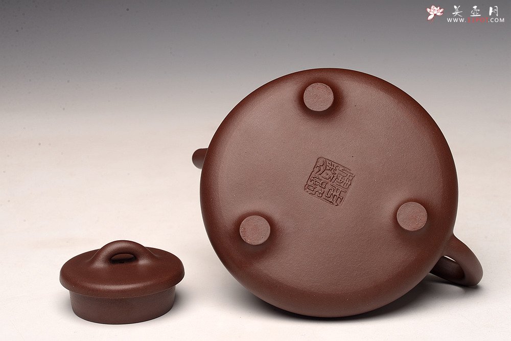 紫砂壶图片：劲骨之瓢 全手摹古石瓢 张听刚刻绘刀法精炼 古韵流长 - 宜兴紫砂壶网