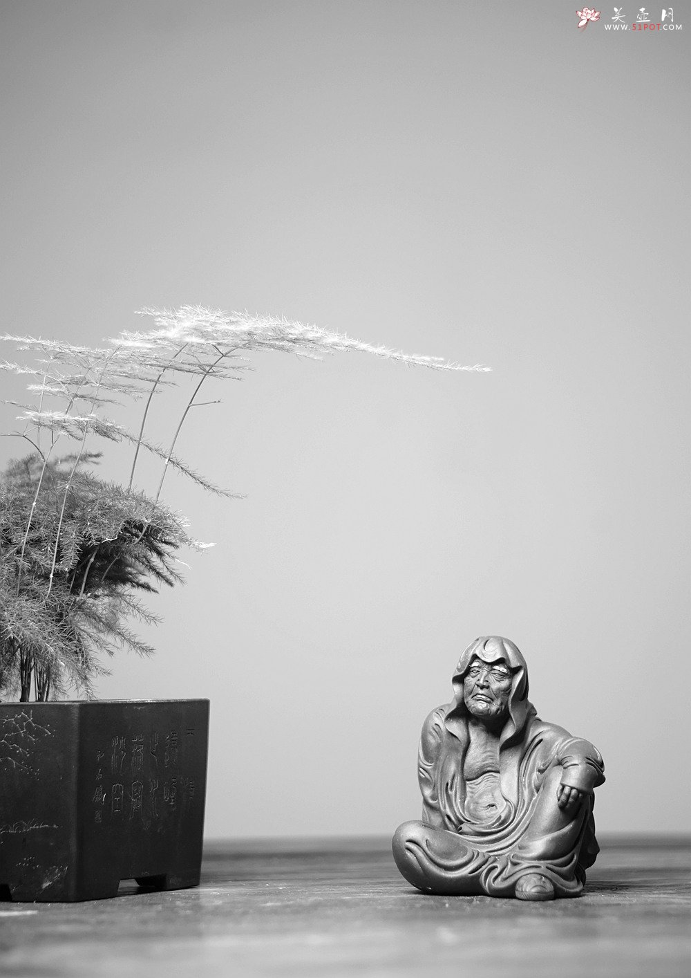 紫砂壶图片：手工雕塑 静~ 自在罗汉 做工精细 廖生塔作品~ - 宜兴紫砂壶网