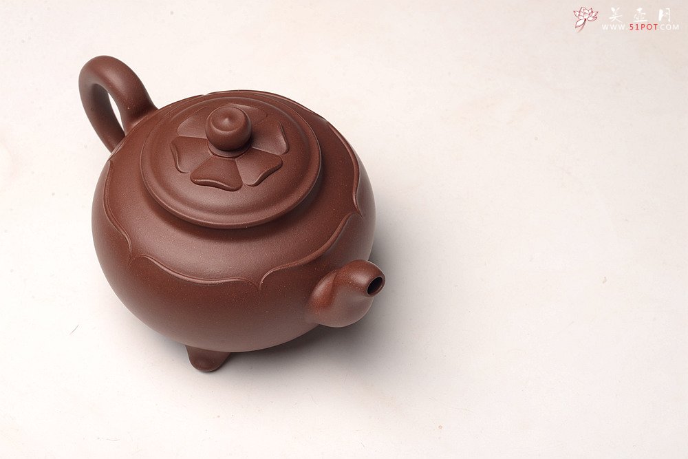 紫砂壶图片：储俊伟 精品代表作 全手三足宝莲（获得乙未年全手工大赛三等奖） 温文尔雅 - 宜兴紫砂壶网