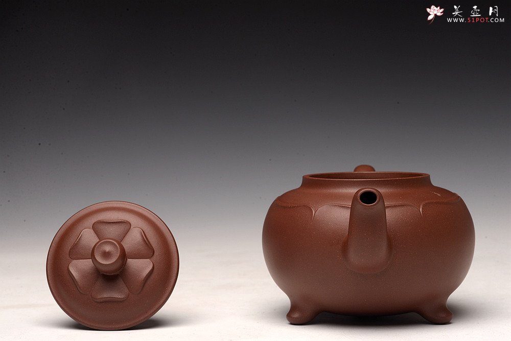 紫砂壶图片：储俊伟 精品代表作 全手三足宝莲（获得乙未年全手工大赛三等奖） 温文尔雅 - 宜兴紫砂壶网