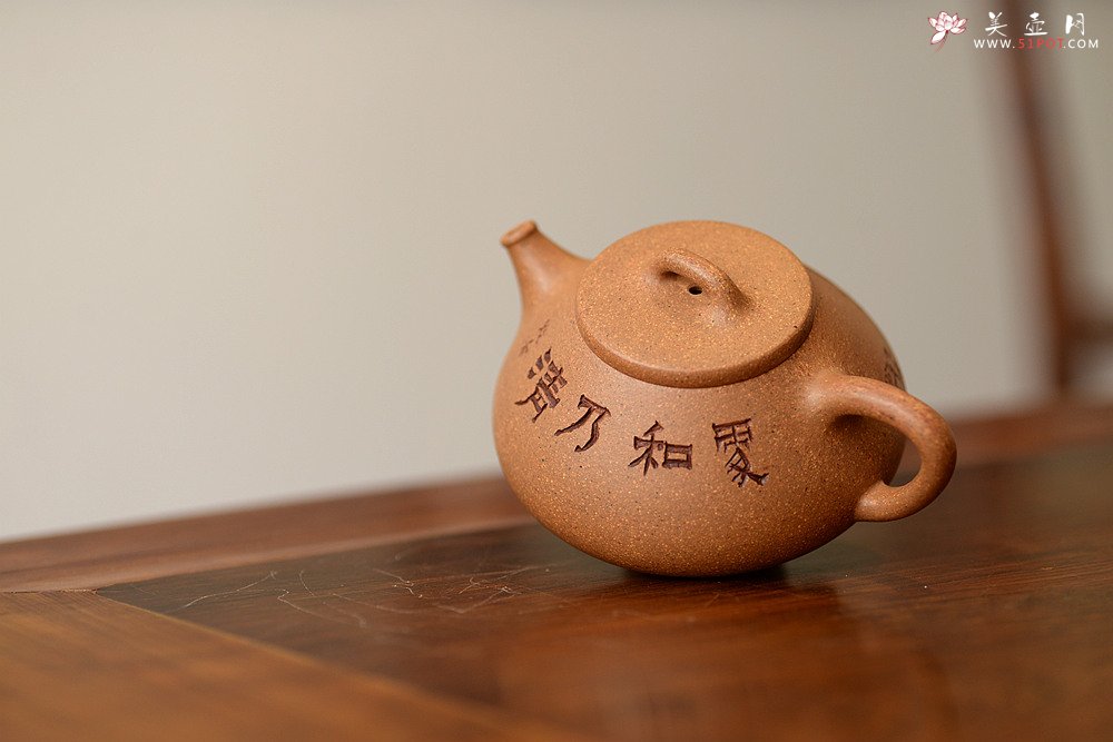 紫砂壶图片：朱牧清文气之作 实用佳器 摹古东石瓢 - 宜兴紫砂壶网