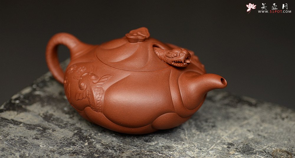紫砂壶图片：精工之作 鱼化龙 别具风格~油润底槽青 鱼跃龙门 - 宜兴紫砂壶网