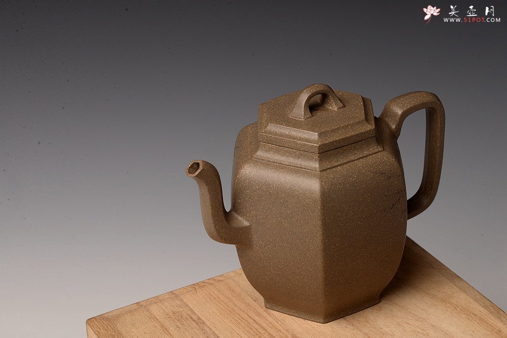 紫砂壶图片：强强联合  秀雅文气 国师赵辉精心装饰 六方云亭 难得文人画遗韵~ - 宜兴紫砂壶网