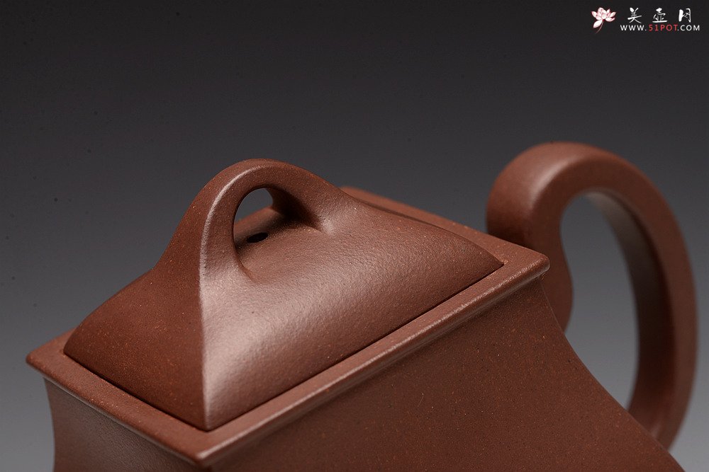 紫砂壶图片：于洪跃原创作品 线条流畅 做工精致 全手四方宫樽  - 宜兴紫砂壶网