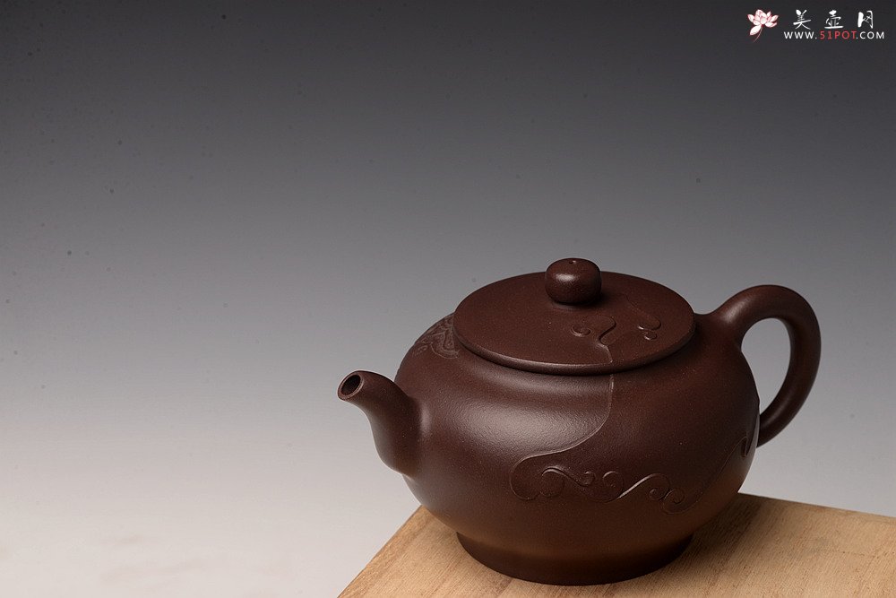 紫砂壶图片：高雪琴乙未年全手原创作品 陆轶舟精心装饰 云卷云舒 雅致 云锦 - 宜兴紫砂壶网