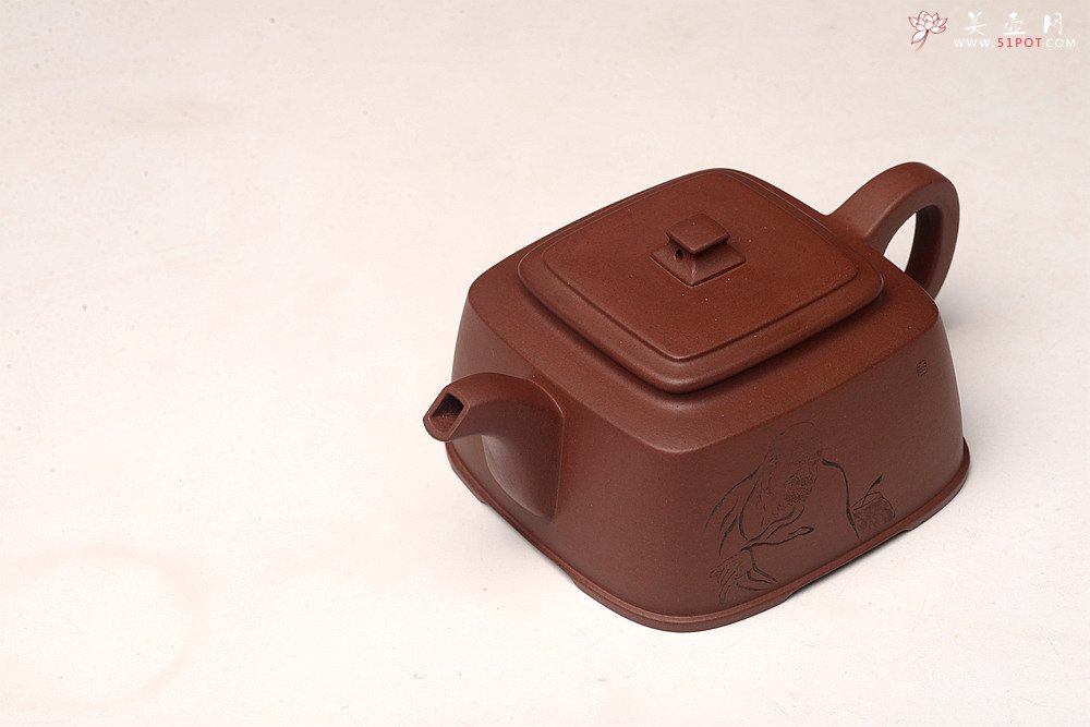 紫砂壶图片：于洪跃全手新品 丙申春 稳重大方 矮四方 游心堂装饰 - 宜兴紫砂壶网