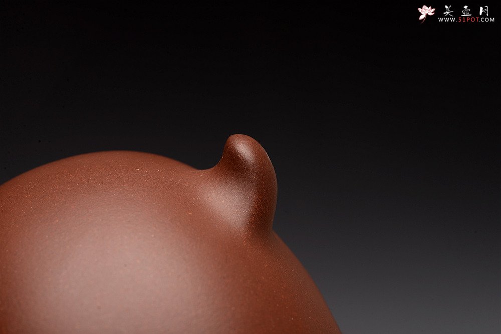 紫砂壶图片：储俊伟 精品代表作 全手三足宝莲（获得乙未年全手工大赛三等奖） 温文尔雅 - 宜兴紫砂壶网