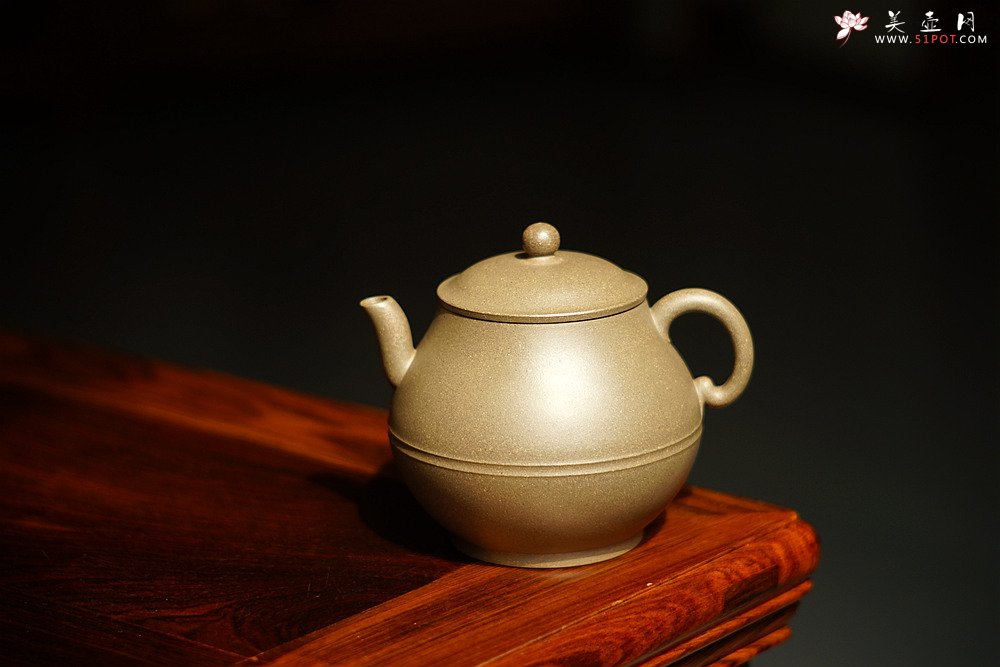 紫砂壶图片：钱林芳全手作品 汉隐壶 优质青灰泥 韵味独特 饱满俊雅 - 宜兴紫砂壶网