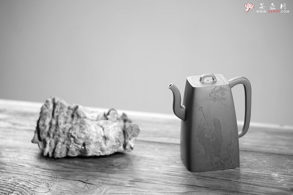 紫砂壶图片：何卫枫丙申春全手作品 强强联合毛国强徒弟刘华文气装饰 高士怀古 四方云鼎 - 宜兴紫砂壶网