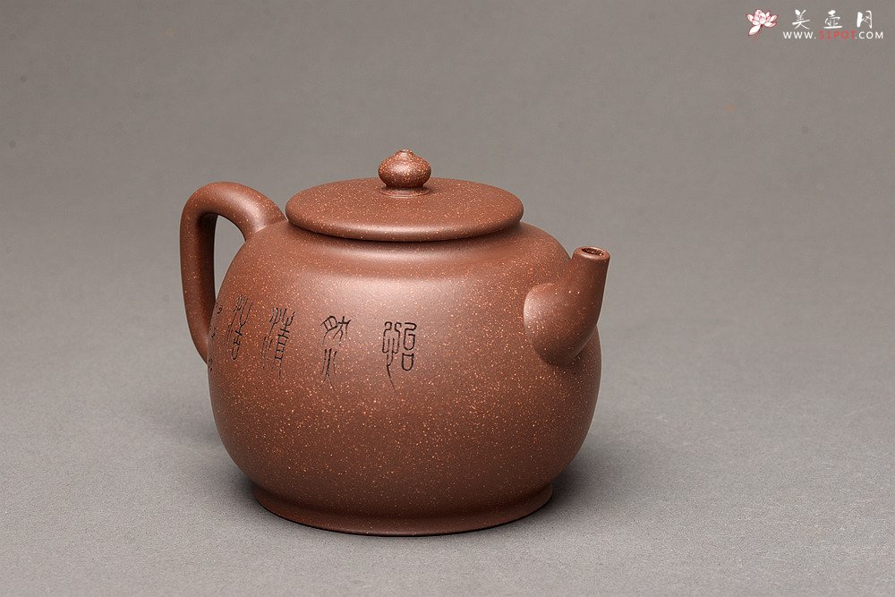 紫砂壶图片：紫泥调砂 金石浓郁 文气之作 全手蕴香 国工和石精刻 - 宜兴紫砂壶网