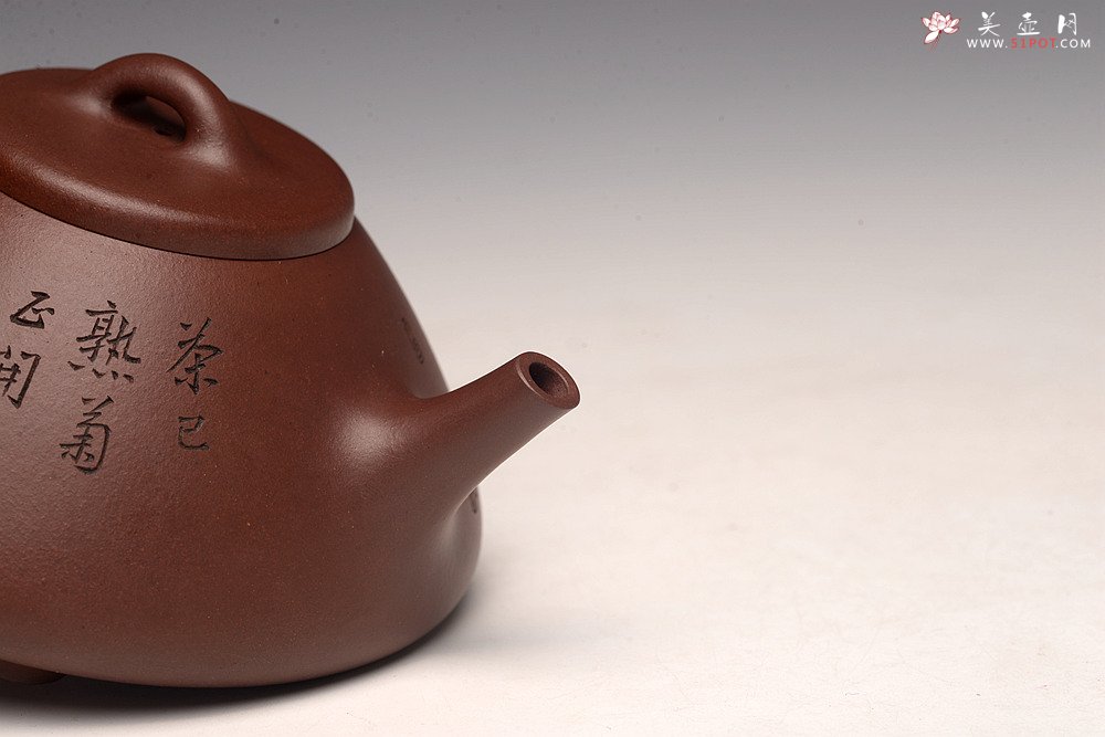 紫砂壶图片：劲骨之瓢 全手摹古石瓢 张听刚刻绘刀法精炼 古韵流长 - 宜兴紫砂壶网