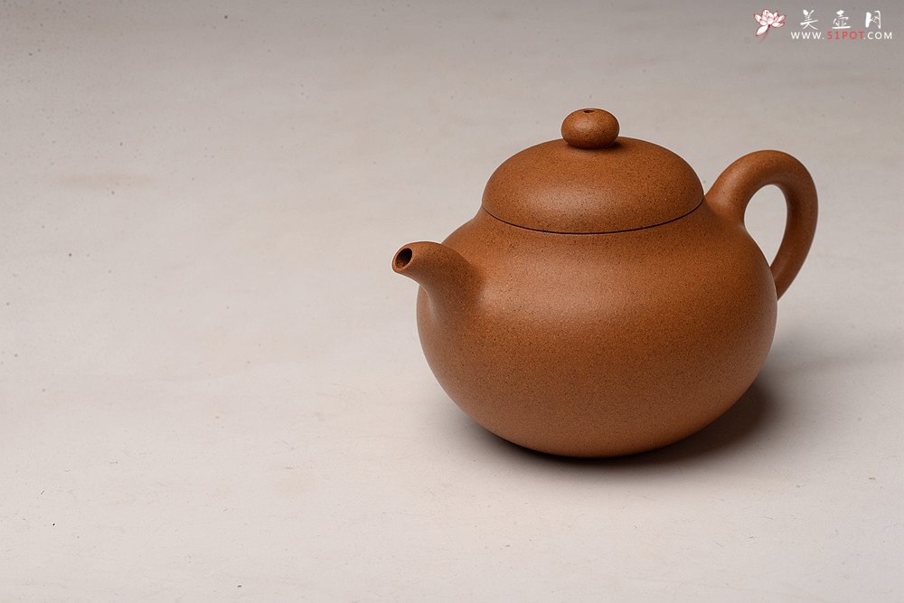 紫砂壶图片：一把好梨 老段泥 清风送爽 曲峰新作 黄梨 耐品 - 宜兴紫砂壶网