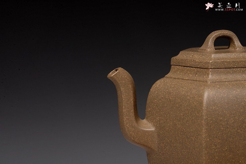 紫砂壶图片：强强联合  秀雅文气 国师赵辉精心装饰 六方云亭 难得文人画遗韵~ - 宜兴紫砂壶网