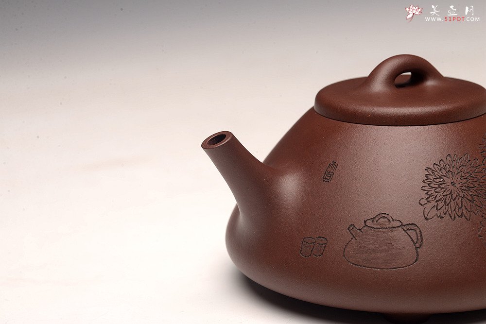 紫砂壶图片：劲骨之瓢 全手摹古石瓢 张听刚刻绘刀法精炼 古韵流长 - 宜兴紫砂壶网