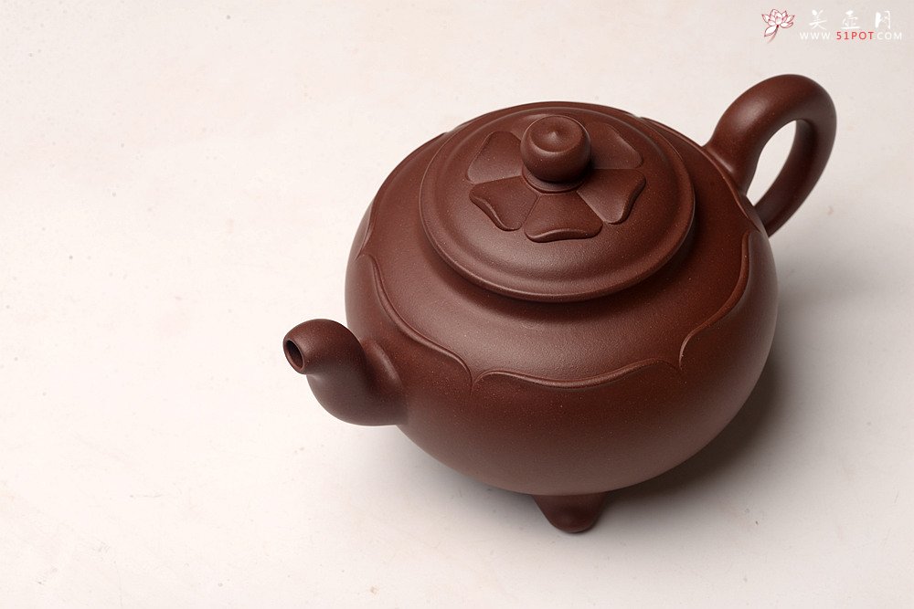 紫砂壶图片：储俊伟 精品代表作 全手三足宝莲（获得乙未年全手工大赛三等奖） 温文尔雅 - 宜兴紫砂壶网