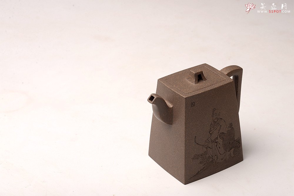 紫砂壶图片：何卫枫丙申春全手新作 毛国强徒弟刘华文气装饰 明相四方 稳中见秀 做工挺拔 - 宜兴紫砂壶网