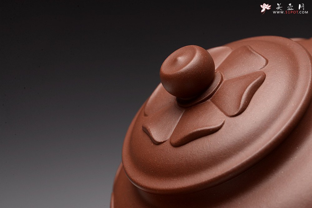 紫砂壶图片：储俊伟 精品代表作 全手三足宝莲（获得乙未年全手工大赛三等奖） 温文尔雅 - 宜兴紫砂壶网