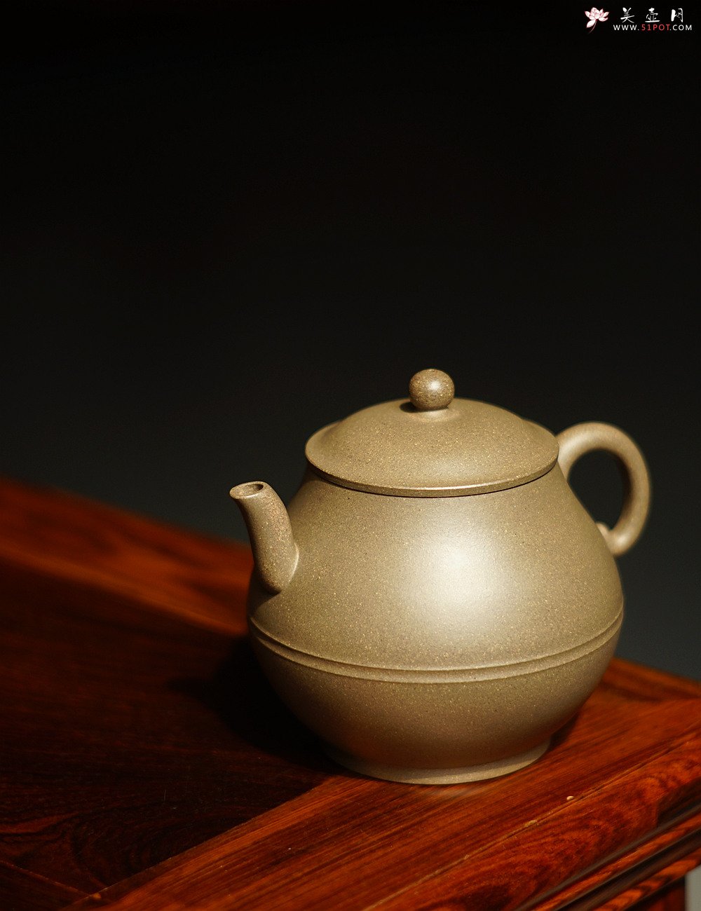 紫砂壶图片：钱林芳全手作品 汉隐壶 优质青灰泥 韵味独特 饱满俊雅 - 宜兴紫砂壶网