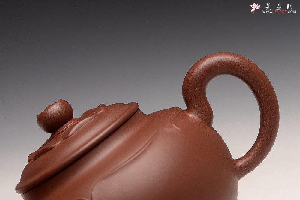 紫砂壶图片：储俊伟 精品代表作 全手三足宝莲（获得乙未年全手工大赛三等奖） 温文尔雅 - 宜兴紫砂壶网