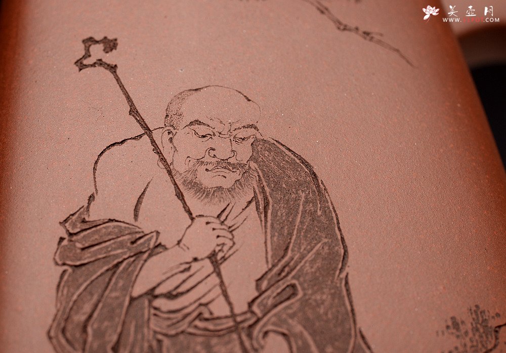 紫砂壶图片：何卫枫丙申春全手作品 强强联合毛国强徒弟刘华文气装饰 高士怀古 四方云鼎 - 宜兴紫砂壶网