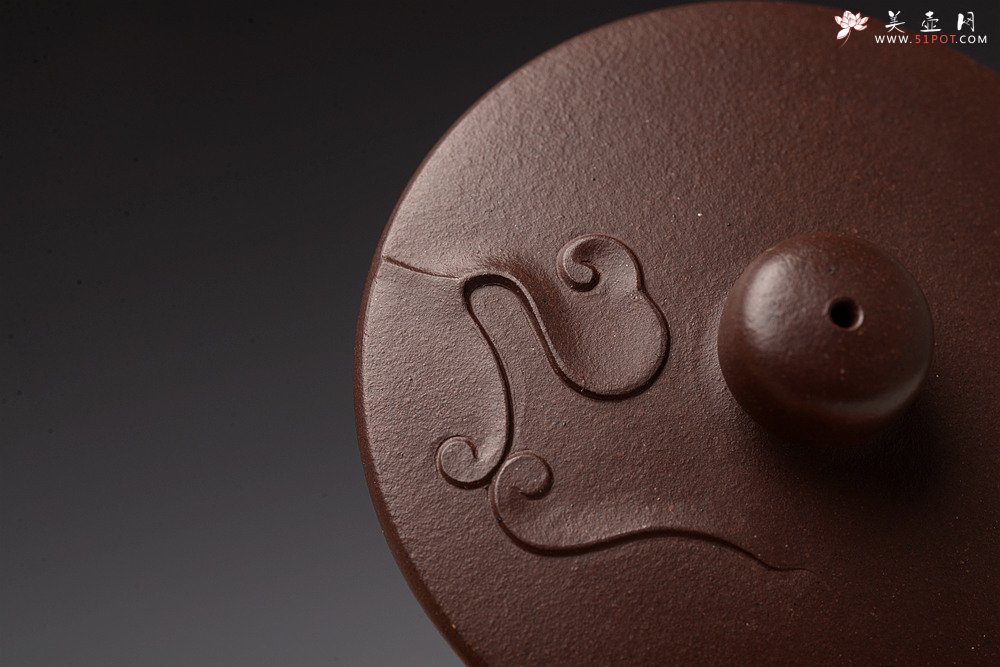 紫砂壶图片：高雪琴乙未年全手原创作品 陆轶舟精心装饰 云卷云舒 雅致 云锦 - 宜兴紫砂壶网