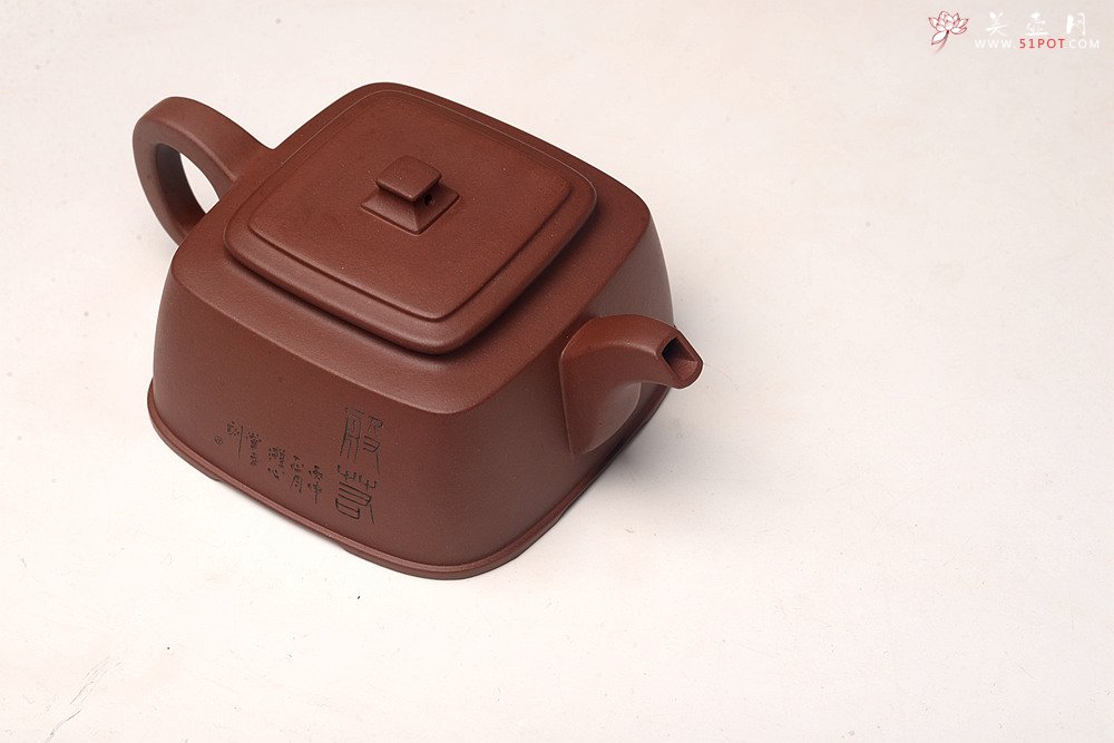 紫砂壶图片：于洪跃全手新品 丙申春 稳重大方 矮四方 游心堂装饰 - 宜兴紫砂壶网
