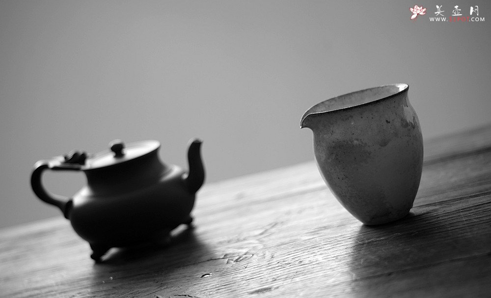 紫砂壶图片：呕心力作 精于洪霞精品代表作~ 全手螭龙 雍容华贵 - 宜兴紫砂壶网