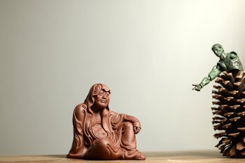 紫砂壶图片：手工雕塑 静~ 自在罗汉 做工精细 廖生塔作品~ - 宜兴紫砂壶网