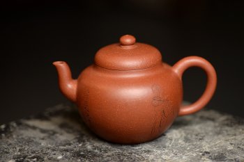 紫砂壶图片：亭亭玉立 素心静气 弯嘴莲子 - 宜兴紫砂壶网