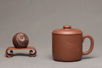 紫砂壶图片：陆轶舟老师精刻 好料盖杯 精工 - 宜兴紫砂壶网