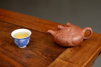 紫砂壶图片：精工之作 鱼化龙 别具风格~油润底槽青 鱼跃龙门 - 宜兴紫砂壶网