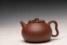 紫砂壶图片：于洪霞新作 造型敦厚 古雅可人 细节頗見功力 心心相印 全手素心 - 宜兴紫砂壶网