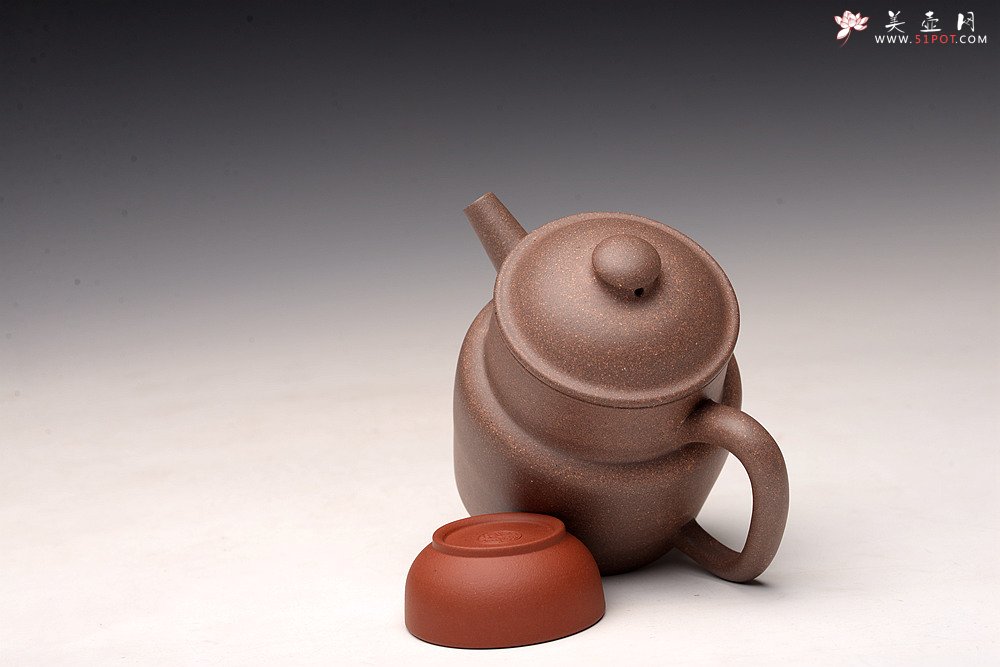 紫砂壶图片：淞庐全手新作 端庄沉稳 文气 高执 - 宜兴紫砂壶网