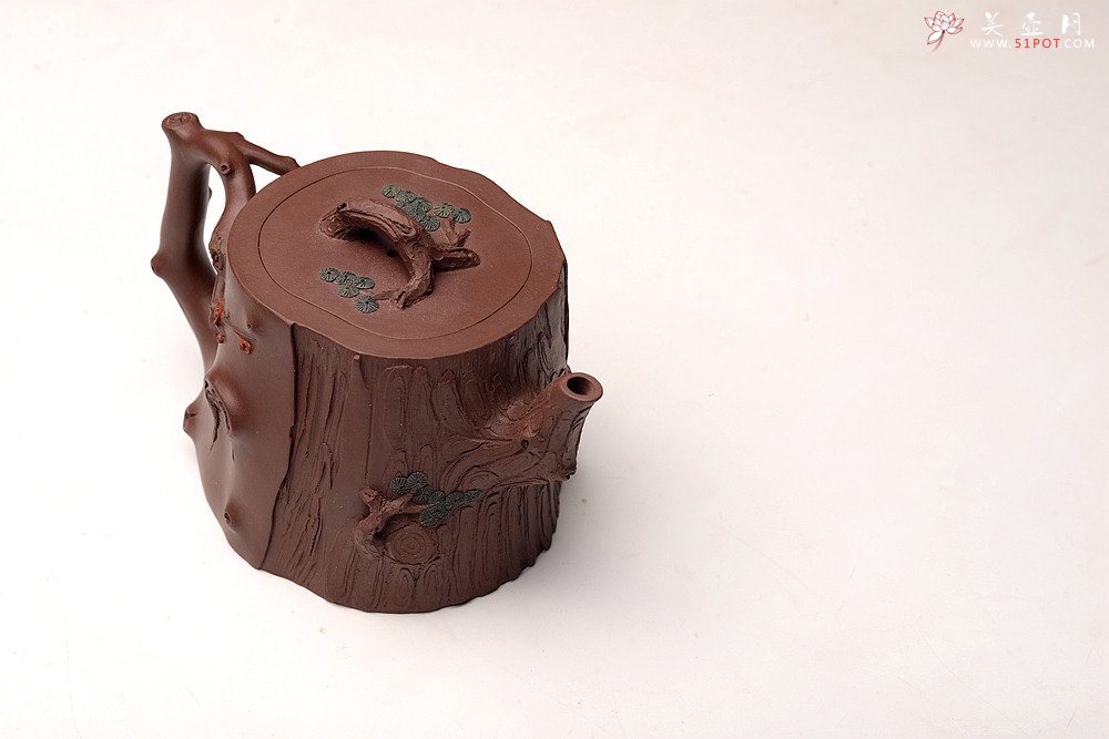 紫砂壶图片：单志萍新作 苍劲之意 古拙之风 全手松梅情深 经典作品 - 宜兴紫砂壶网