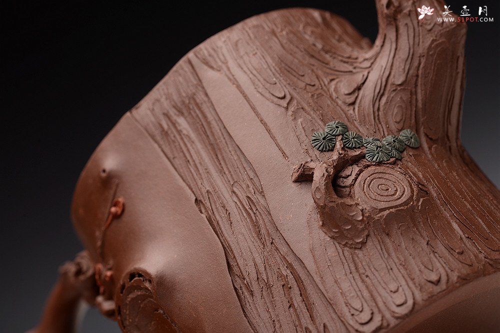 紫砂壶图片：单志萍新作 苍劲之意 古拙之风 全手松梅情深 经典作品 - 宜兴紫砂壶网