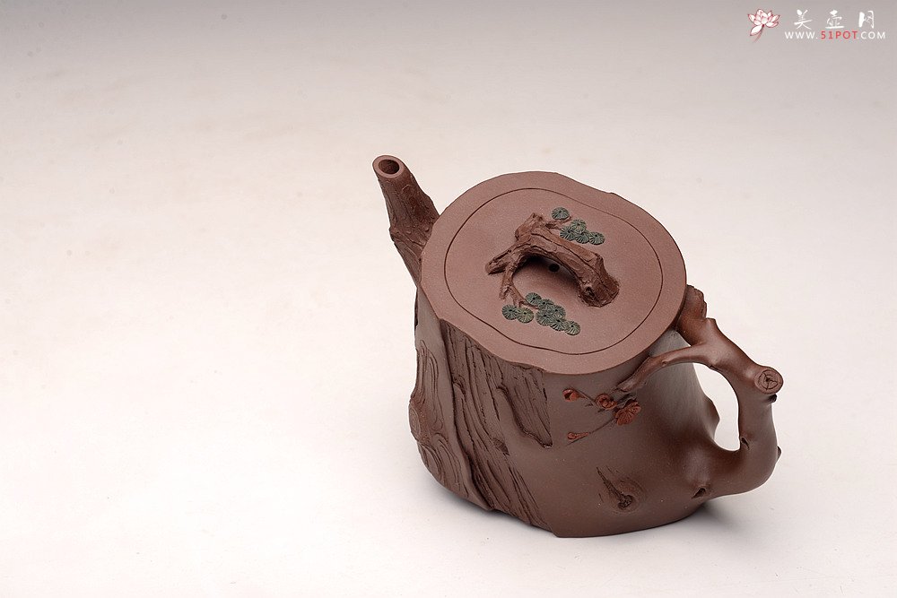 紫砂壶图片：单志萍新作 苍劲之意 古拙之风 全手松梅情深 经典作品 - 宜兴紫砂壶网