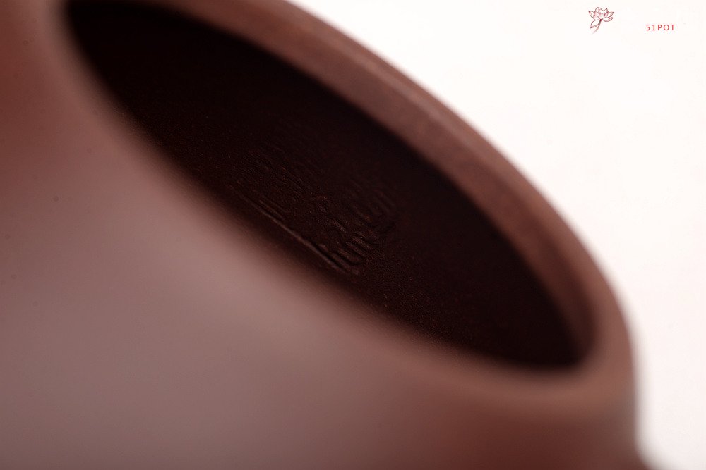 紫砂壶图片：周斌经典作品 稳重大方 优质拼紫 全手平盖石瓢 - 宜兴紫砂壶网