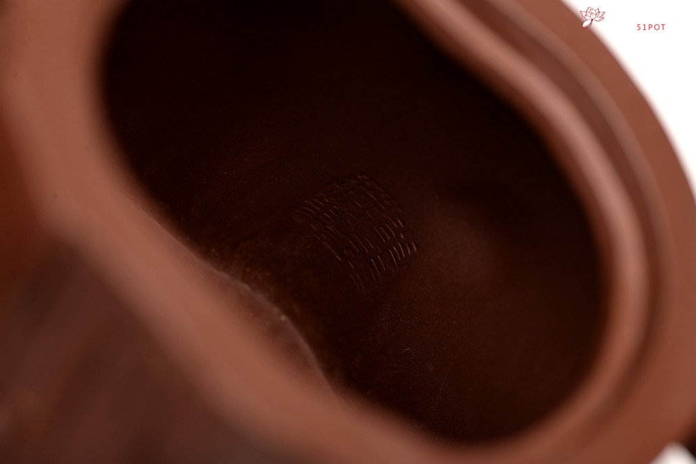 紫砂壶图片：单志萍新作 苍劲之意 古拙之风 全手松梅情深 经典作品 - 宜兴紫砂壶网