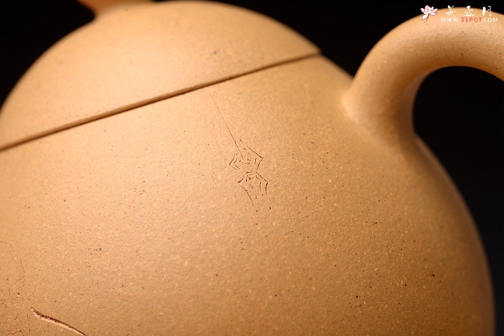 紫砂壶图片：传统器形  优质段泥 精工龙蛋 秀气可人 游心堂装饰 喜从天降 - 宜兴紫砂壶网