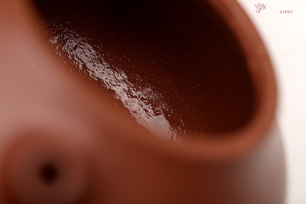 紫砂壶图片：美壶特惠 路达全手新作 清新可爱 小茄瓜 油润降坡泥 - 宜兴紫砂壶网