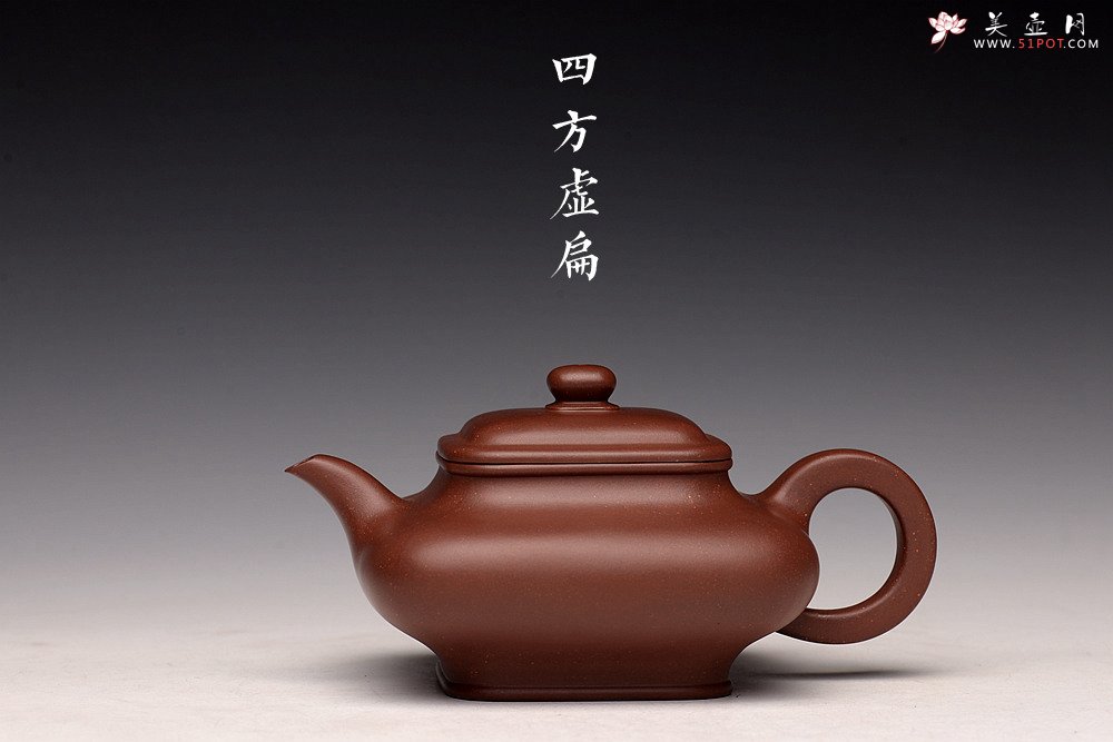 紫砂壶图片：何卫枫全手新品  型正耐品~ 原矿底槽青  全手虚扁四方  - 宜兴紫砂壶网