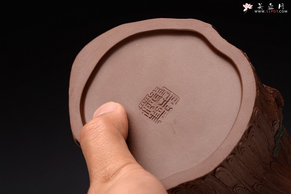 紫砂壶图片：单志萍新作 苍劲之意 古拙之风 全手松梅情深 经典作品 - 宜兴紫砂壶网