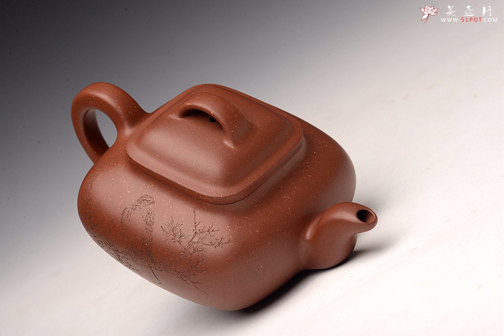 紫砂壶图片：储俊伟乙未年冬精品工力作 雄厚雄劲 高瞻远瞩 全手金砂传炉 赵辉先生文气装饰 - 宜兴紫砂壶网