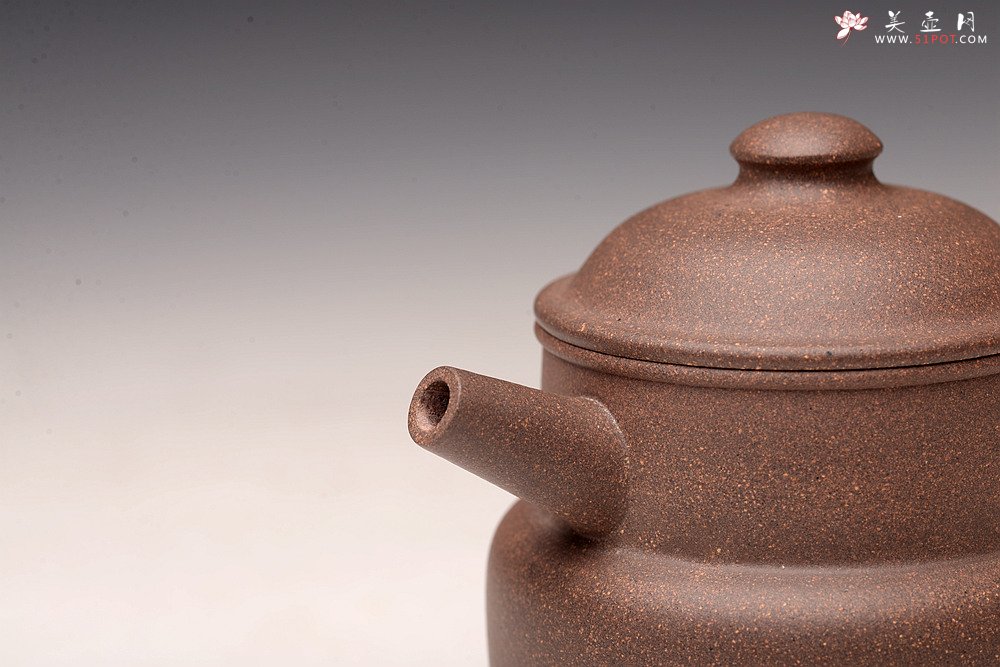 紫砂壶图片：淞庐全手新作 端庄沉稳 文气 高执 - 宜兴紫砂壶网