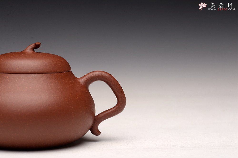 紫砂壶图片：美壶特惠 路达全手新作 清新可爱 小茄瓜 油润降坡泥 - 宜兴紫砂壶网