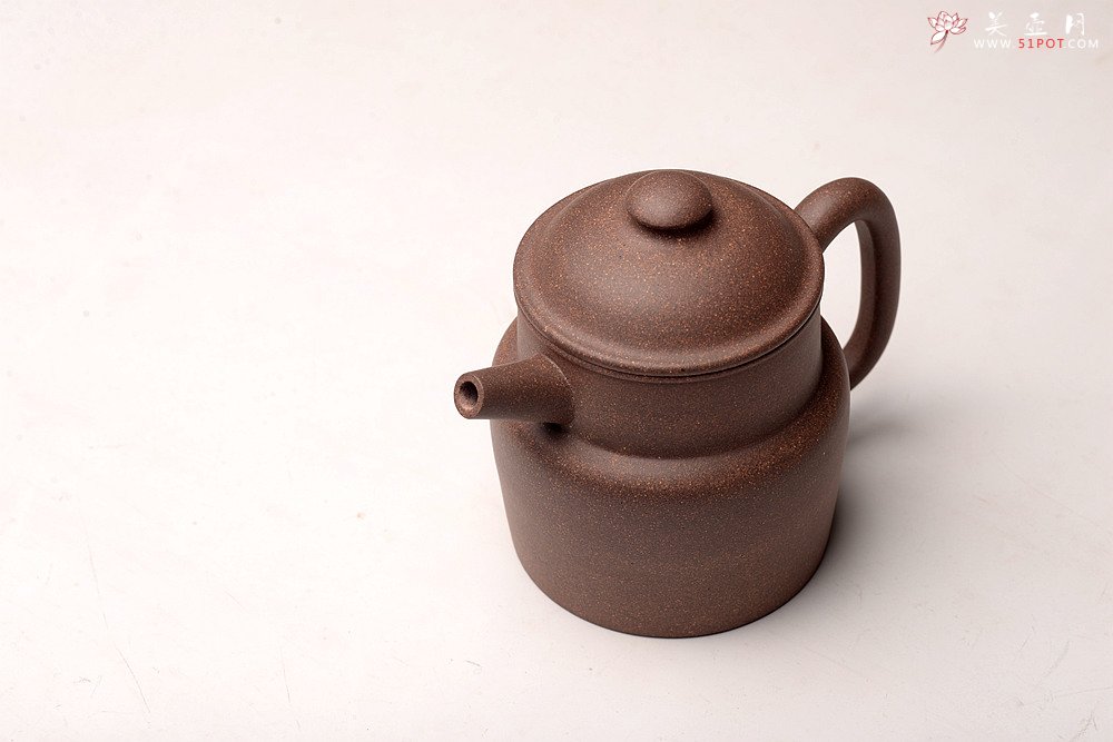 紫砂壶图片：淞庐全手新作 端庄沉稳 文气 高执 - 宜兴紫砂壶网